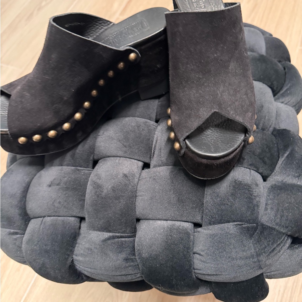 Black Wedges - image 3